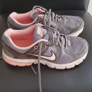 Extremely well worn trashed Womens Nike Structure 15 size 6